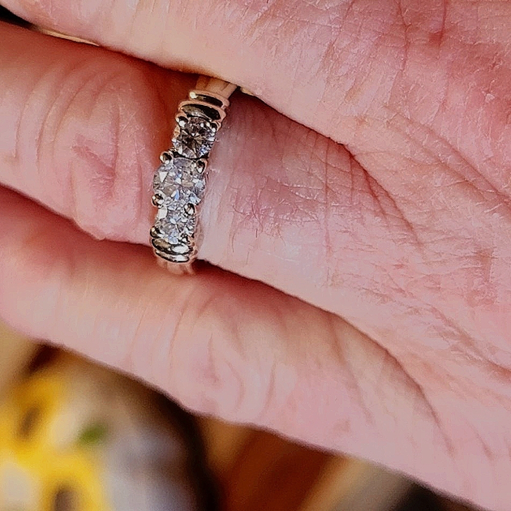 Elegant 3 stone Diamond Ring